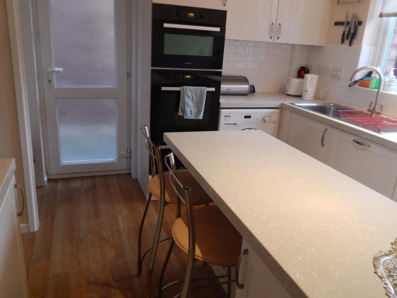 Spacious 3 Bdr House With Parking-Families-Corporate Groups By Orbitat Accommodations Cambridge  Exterior photo